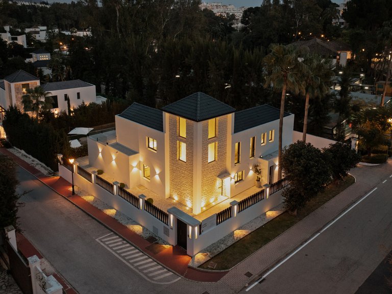 Villa for Sale in Las Brisas, Malaga 5
