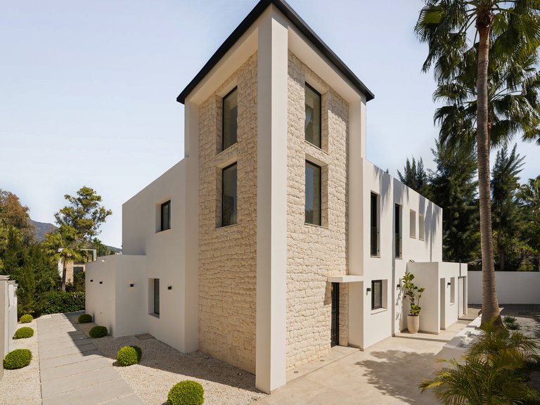 Villa for Sale in Las Brisas, Malaga 6