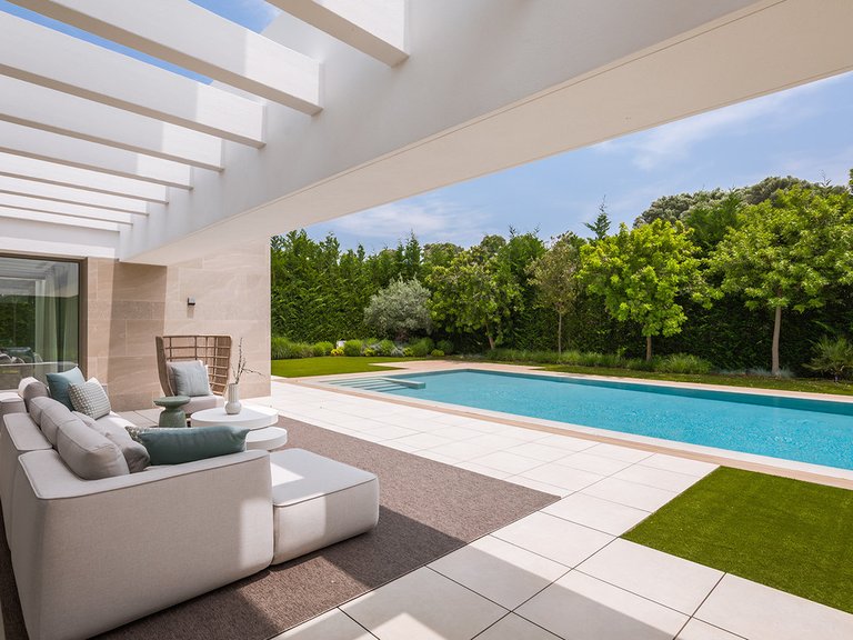 Villa for Sale in Costa del Sol El Paraiso, Malaga 16
