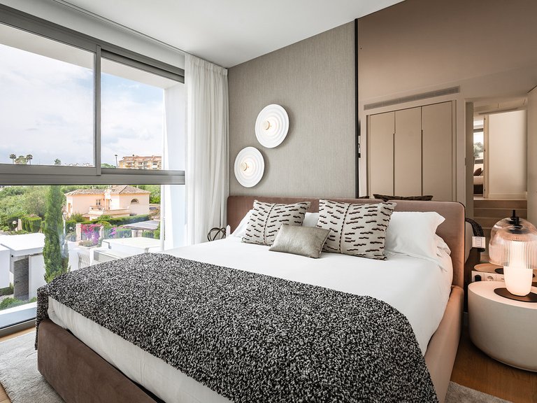 Villa for Sale in Costa del Sol El Paraiso, Malaga 17