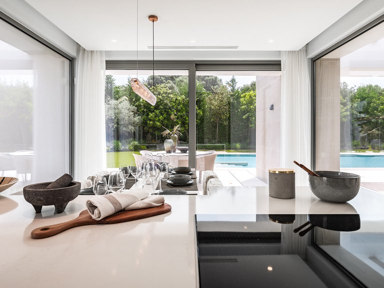 Villa for Sale in Costa del Sol El Paraiso, Malaga 4