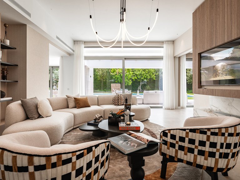 Villa for Sale in Costa del Sol El Paraiso, Malaga 5