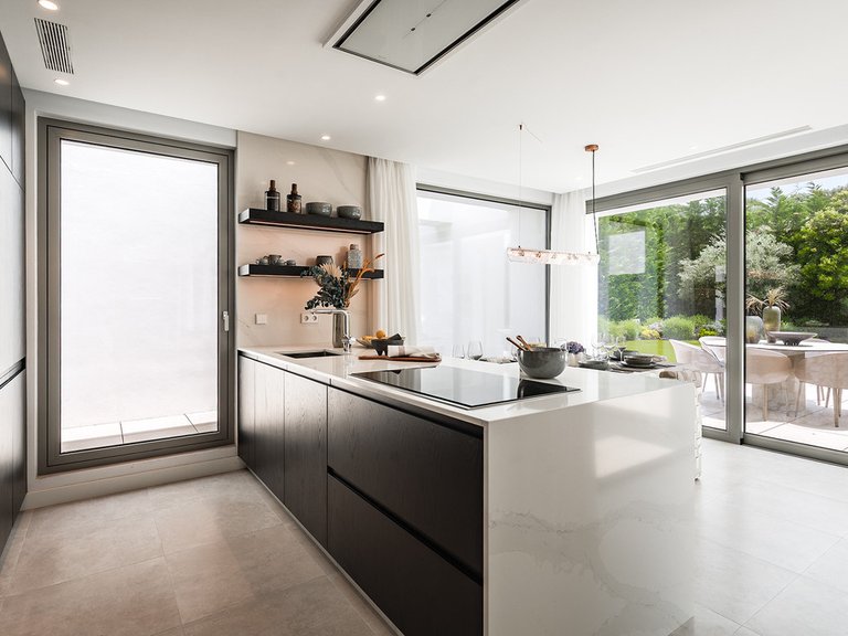 Villa for Sale in Costa del Sol El Paraiso, Malaga 6
