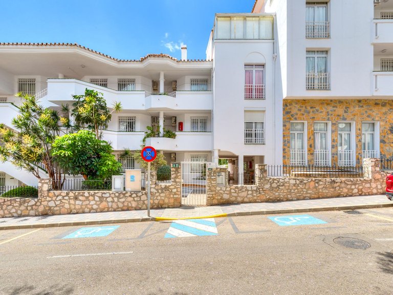 Apartment for Sale in Los Pacos, Malaga 17