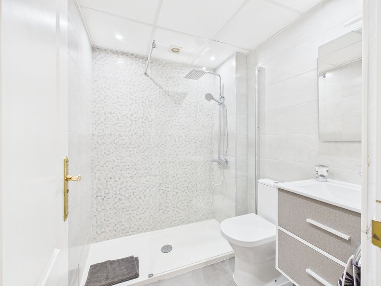 Villa for Sale in La Duquesa, Malaga 20