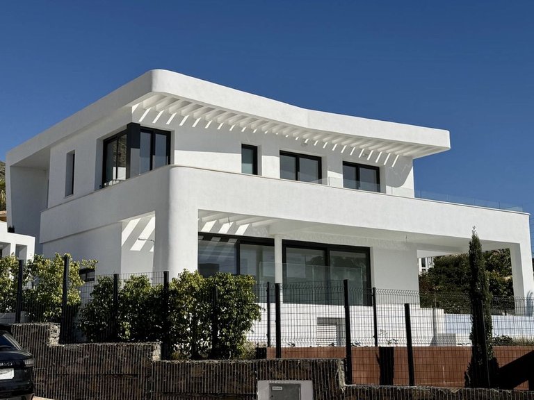 Villa for Sale in Fuengirola, Malaga 1