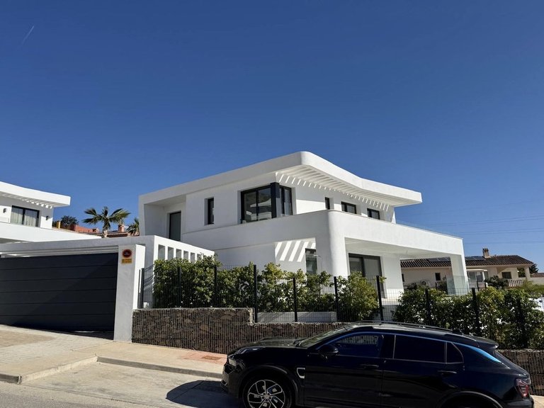 Villa for Sale in Fuengirola, Malaga 2