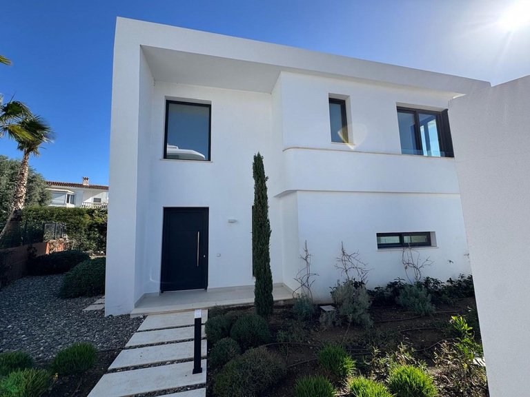 Villa for Sale in Fuengirola, Malaga 3