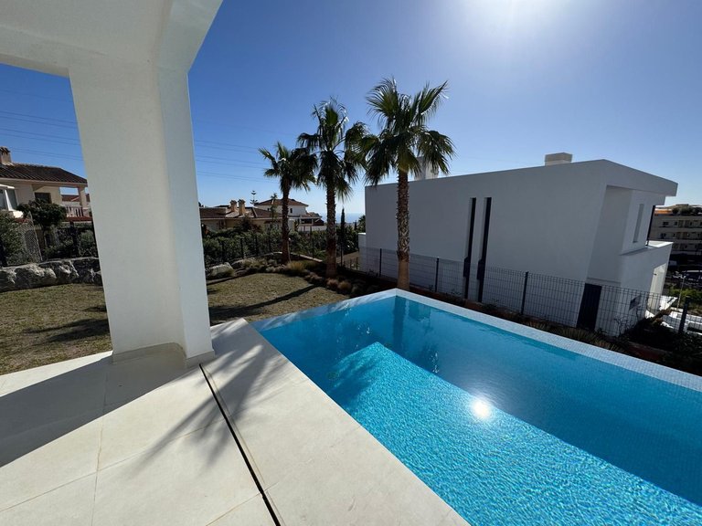 Villa for Sale in Fuengirola, Malaga 35