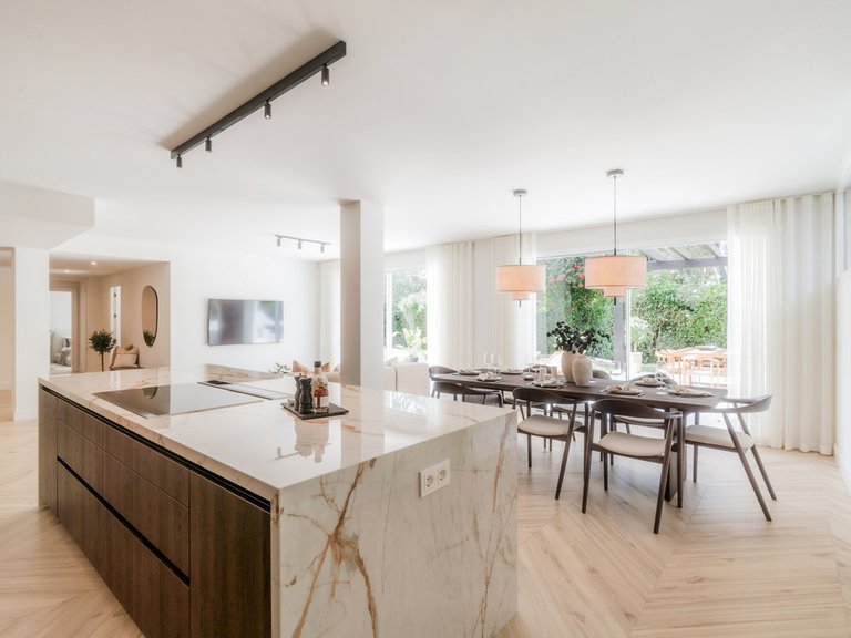 Apartment for Sale in The Golden Mile, Malaga 5