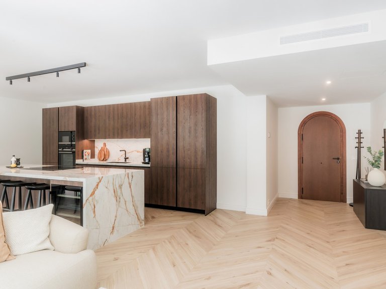 Apartment for Sale in The Golden Mile, Malaga 6