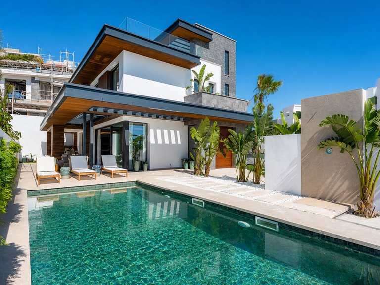 Villa for Sale in Costa del Sol Mijas Costa, Malaga 1