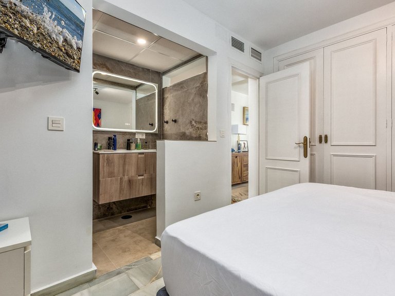 Apartment for Sale in Puerto Banús, Malaga 4