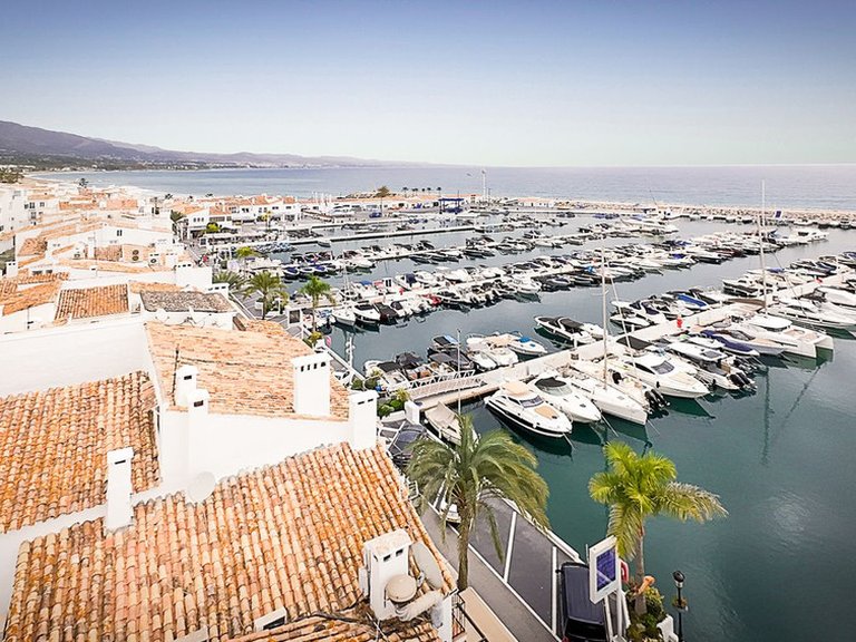 Apartment for Sale in Puerto Banús, Malaga 5