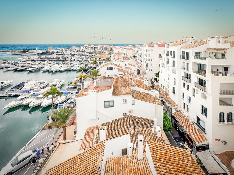 Apartment for Sale in Puerto Banús, Malaga 6