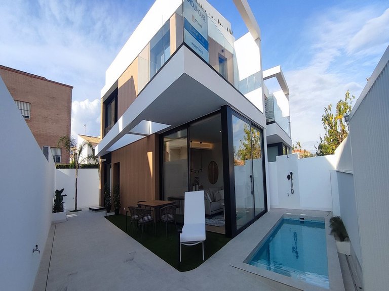Villa for Sale in Torre De La Horadada, Alicante 1