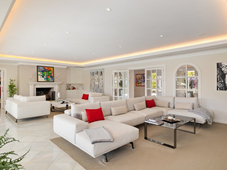 Villa for Sale in Nueva Andalucía, Malaga 25