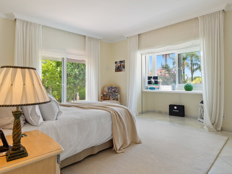 Villa for Sale in Nueva Andalucía, Malaga 27