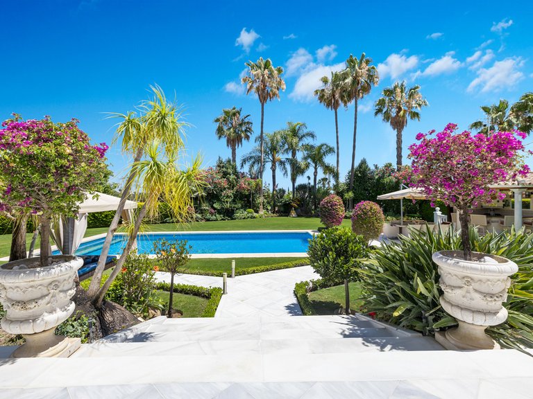Villa for Sale in Nueva Andalucía, Malaga 3