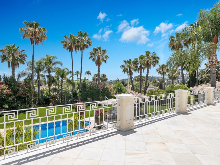 Villa for Sale in Nueva Andalucía, Malaga 7