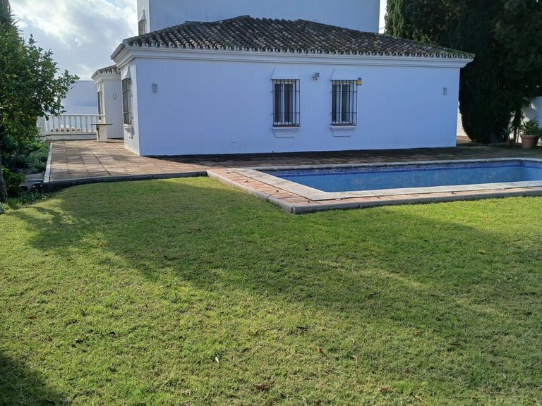 Villa for Sale in Pueblo Nuevo De Guadiaro, Cadiz 2