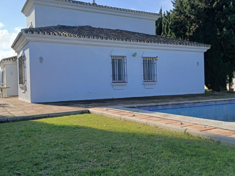 Villa for Sale in Pueblo Nuevo De Guadiaro, Cadiz 8