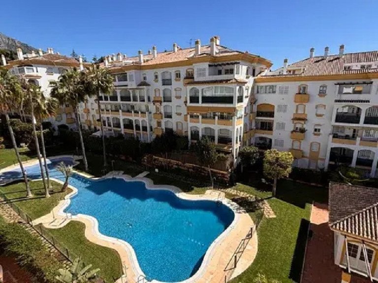 Apartment for Sale in The Golden Mile, Malaga 1