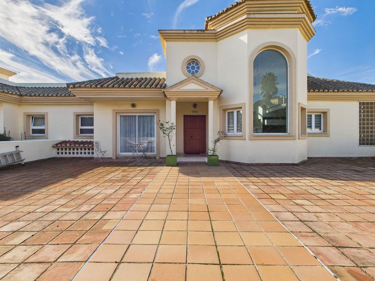 Apartment for Sale in San Roque, Cadiz 1