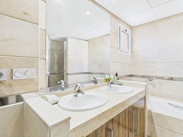 Apartment for Sale in San Roque, Cadiz 28