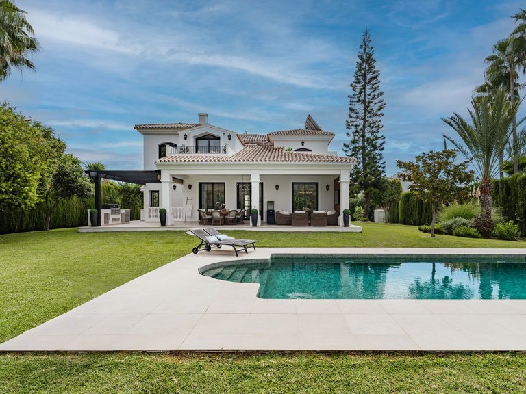 Villa for Sale in Estepona, Malaga 1