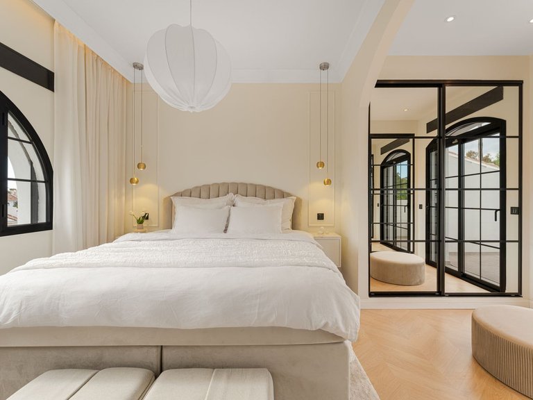 Villa for Sale in Estepona, Malaga 10