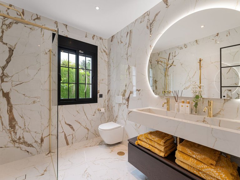 Villa for Sale in Estepona, Malaga 11