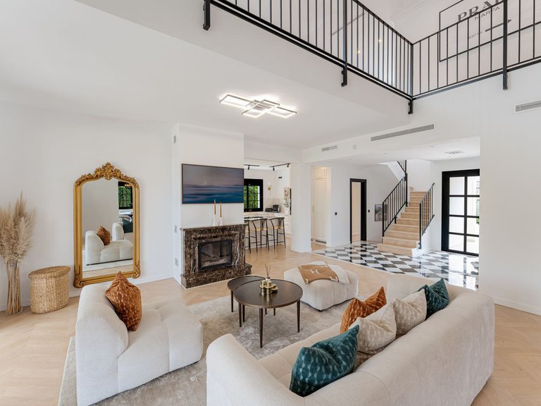 Villa for Sale in Estepona, Malaga 2