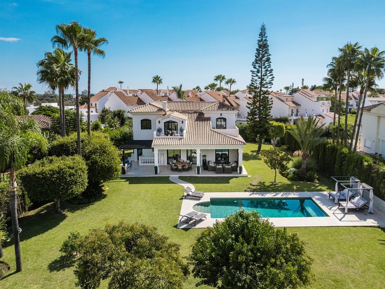 Villa for Sale in Estepona, Malaga 23