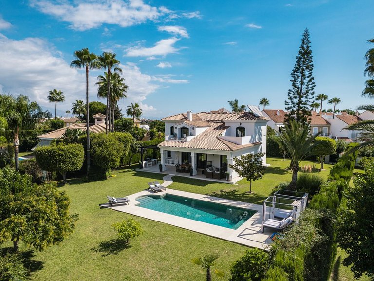 Villa for Sale in Estepona, Malaga 31