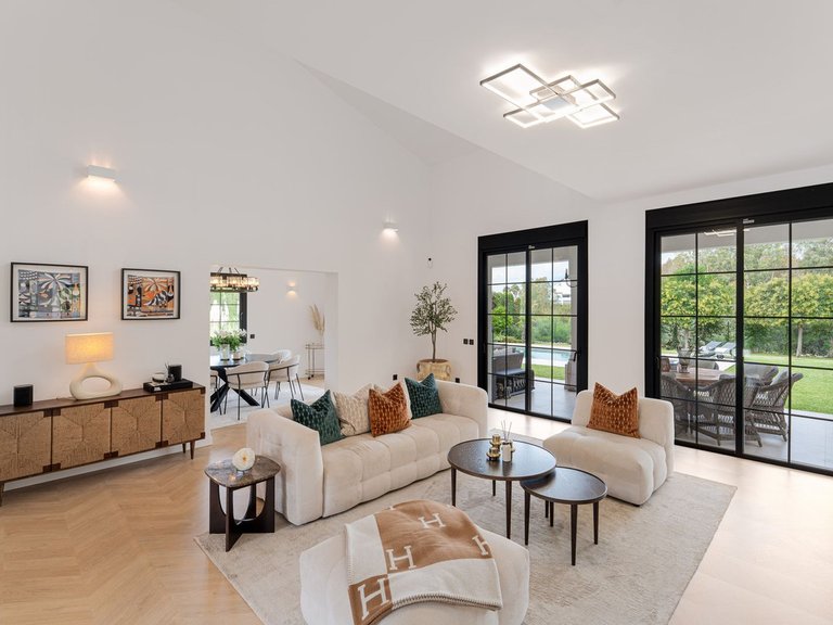 Villa for Sale in Estepona, Malaga 4