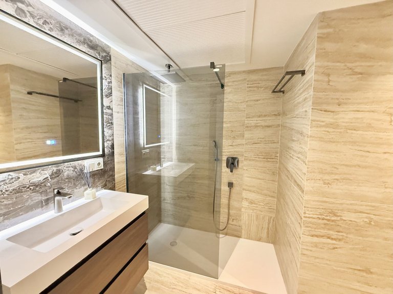 Apartment for Sale in Puerto Banús, Malaga 25