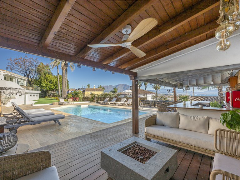 Villa for Sale in La Duquesa, Malaga 1