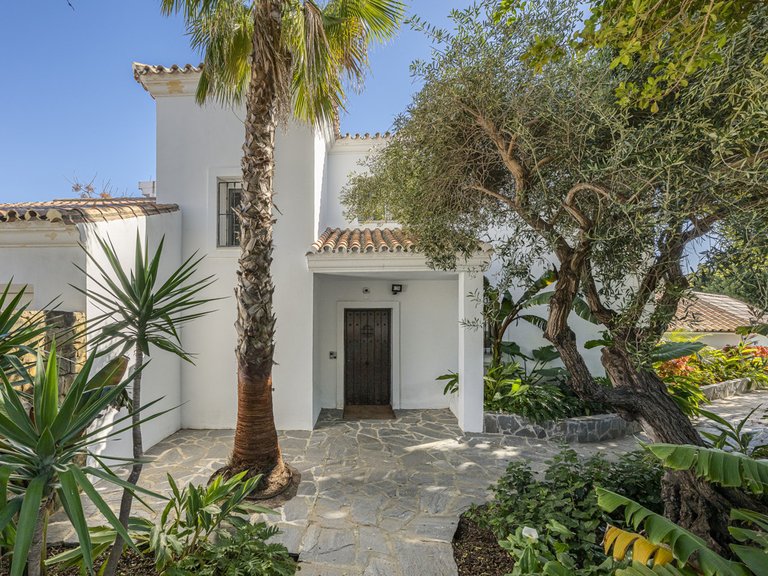 Villa for Sale in La Duquesa, Malaga 13