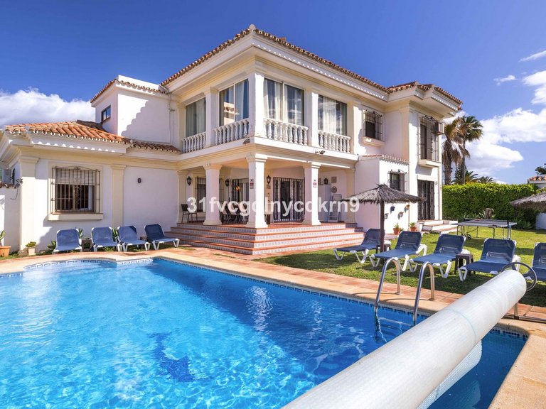 Villa for Sale in Estepona, Malaga 1