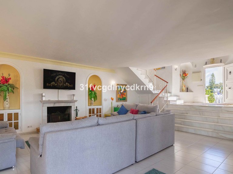 Villa for Sale in Estepona, Malaga 11