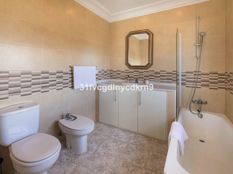 Villa for Sale in Estepona, Malaga 17