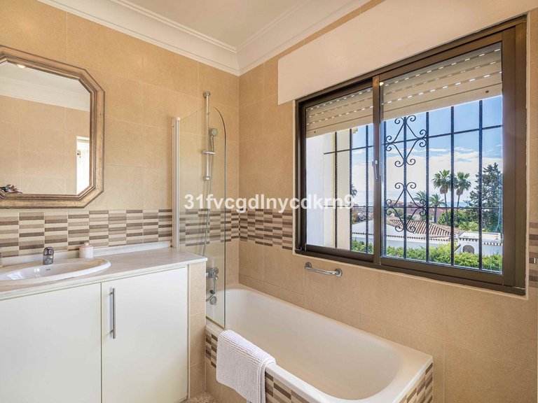 Villa for Sale in Estepona, Malaga 18