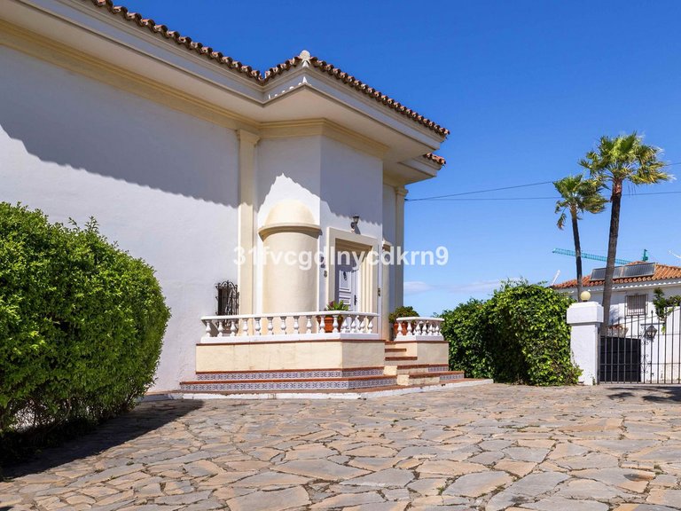 Villa for Sale in Estepona, Malaga 31