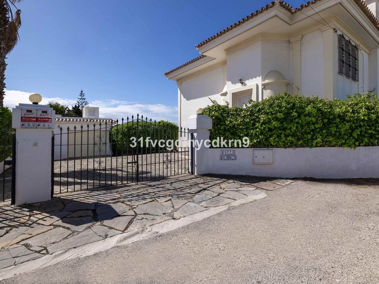 Villa for Sale in Estepona, Malaga 5