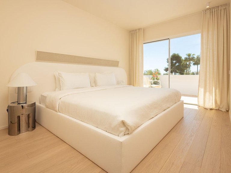 Apartment for Sale in Nueva Andalucía, Malaga 15