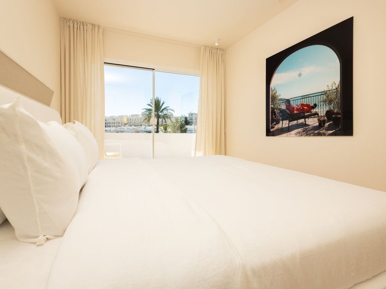 Apartment for Sale in Nueva Andalucía, Malaga 16