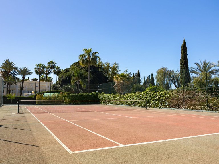 Apartment for Sale in Nueva Andalucía, Malaga 39
