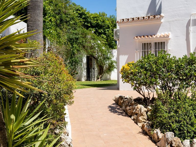 Apartment for Sale in Nueva Andalucía, Malaga 46