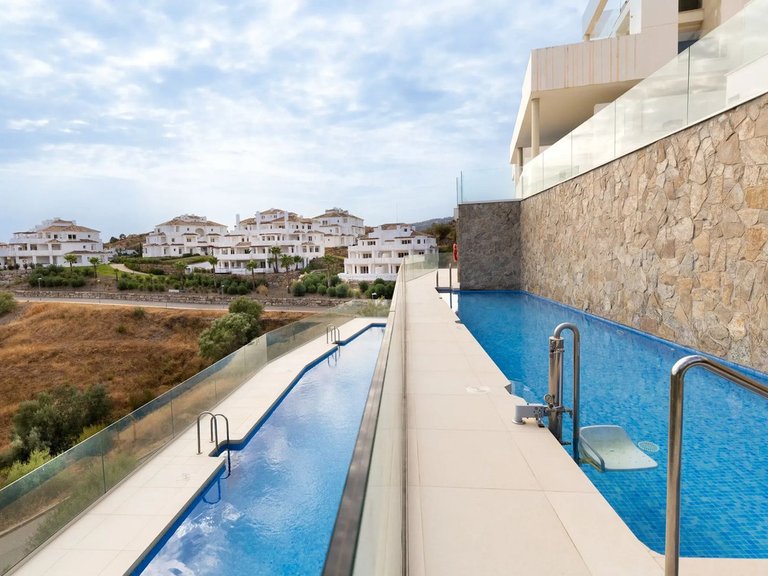 Apartment for Sale in Nueva Andalucía, Malaga 2
